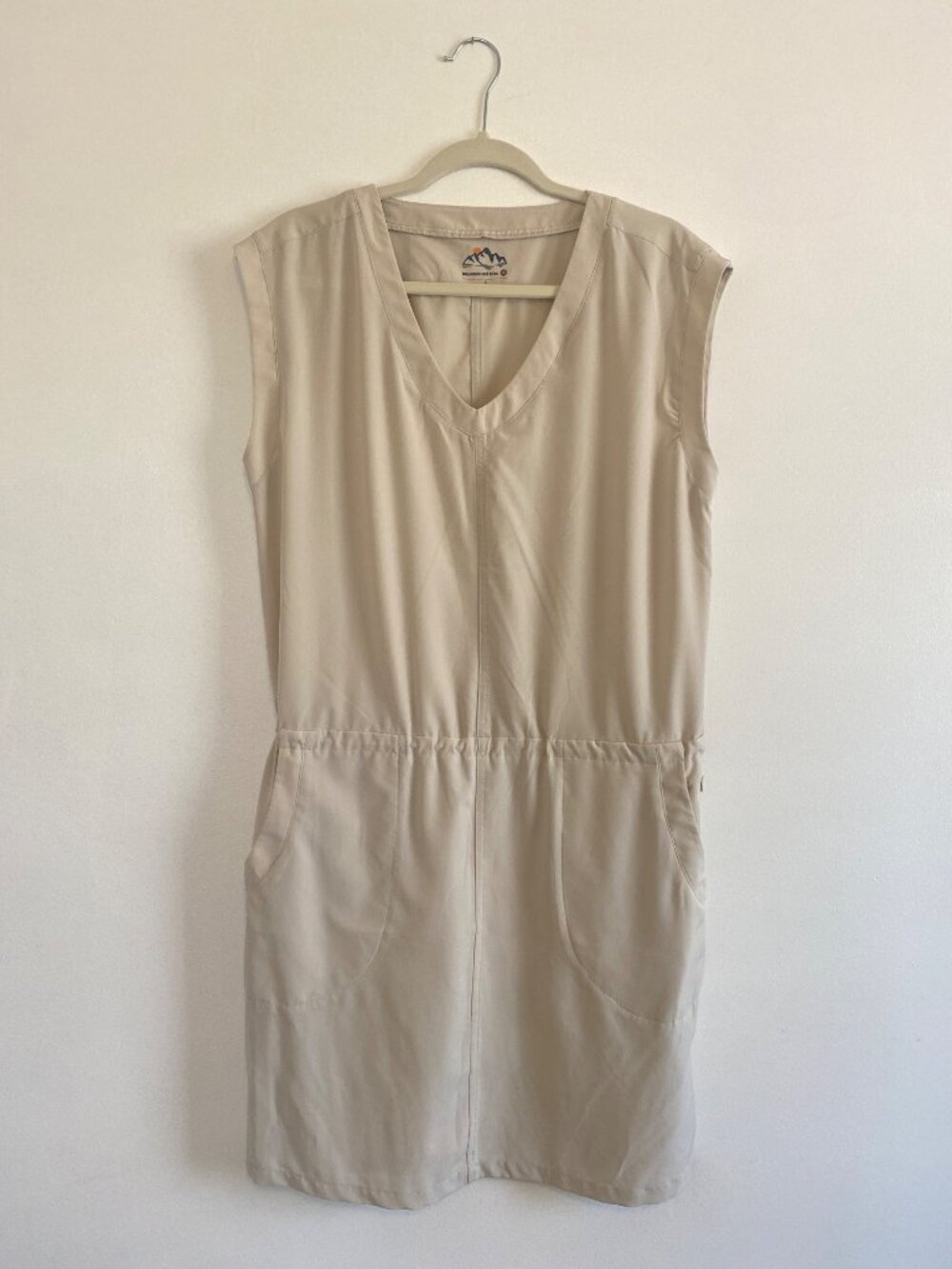 Mountain & Isles Women's Beige Sleeveless Dress W/ Drawstring & Pockets Size L